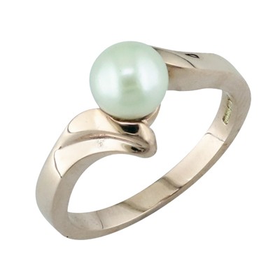 Gold and pearl twist style ring