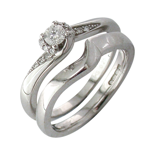 Platinum fitted wedding ring