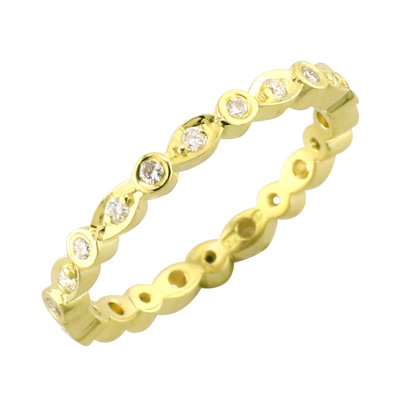 18ct yellow gold fancy band