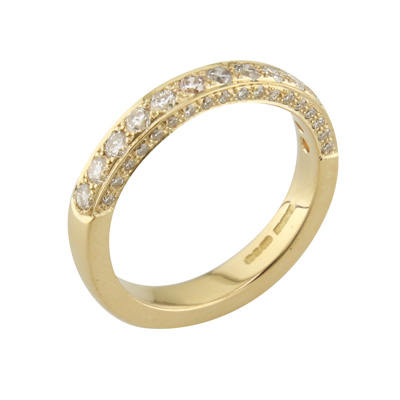 18ct yellow gold grain set band