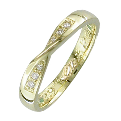 Twist style band set with diamonds