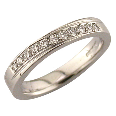 Grain set diamond and platinum band