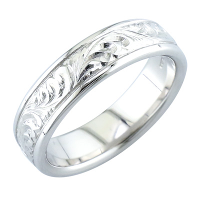 Antique scrolled engraved band with plain border edge