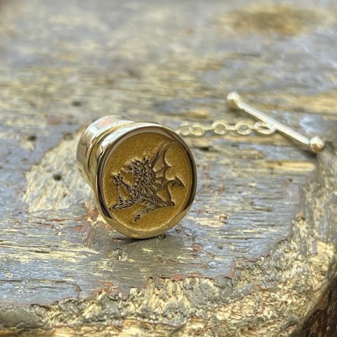 18 ct yellow gold tie pin