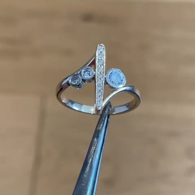 9 ct yellow gold and platinum dress ring