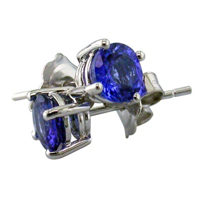 Royal blue sapphire four claw stud earrings