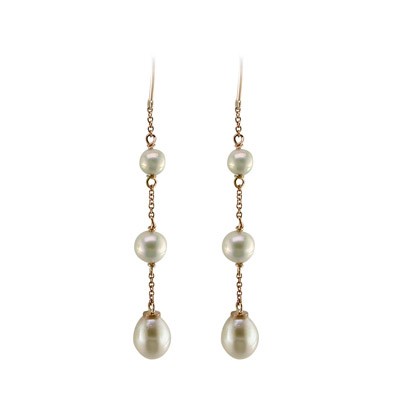 Graduating pearl and chain drop earrings with shepherd’s hook fittings