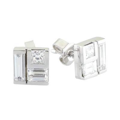 Baguette and princess cut diamond stud earring