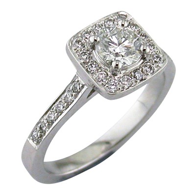 Round shaped diamond ring, with a cushion shaped halo