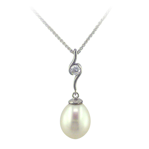 Pearl and diamond pendant