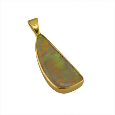 Yellow gold opal pendant