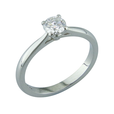 Round shaped diamond single stone ring