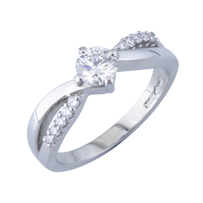 Round shaped diamond ring with wide fancy diamond set shoulders