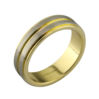 Gent’s yellow gold band with grooves and white gold