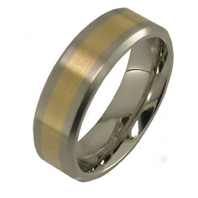 Gent’s bi-coloured wedding ring with yellow gold in the centre and 18ct white gold as the main