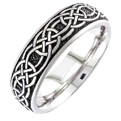 Gent’s wedding band with a Celtic pattern